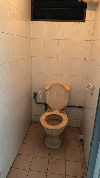 15 Hougang Avenue 3, 15 Hougang Avenue 3, 3 Bedrooms, 1,000 sqft, HDB Flat For Rent, by Jenny Tan, 500155976 - Bathroom - PropertyGuru.com.sg