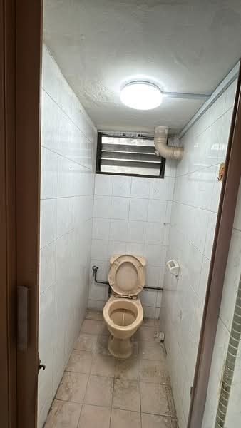 15 Hougang Avenue 3, 15 Hougang Avenue 3, 3 Bedrooms, 1,000 sqft, HDB Flat For Rent, by Jenny Tan, 500155976 - Bathroom - PropertyGuru.com.sg