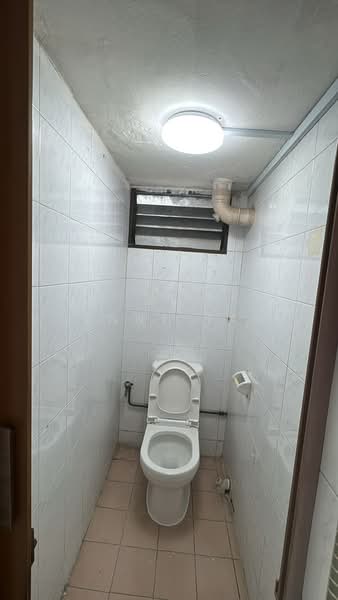 15 Hougang Avenue 3, 15 Hougang Avenue 3, 3 Bedrooms, 1,000 sqft, HDB Flat For Rent, by Jenny Tan, 500155976 - Bathroom - PropertyGuru.com.sg