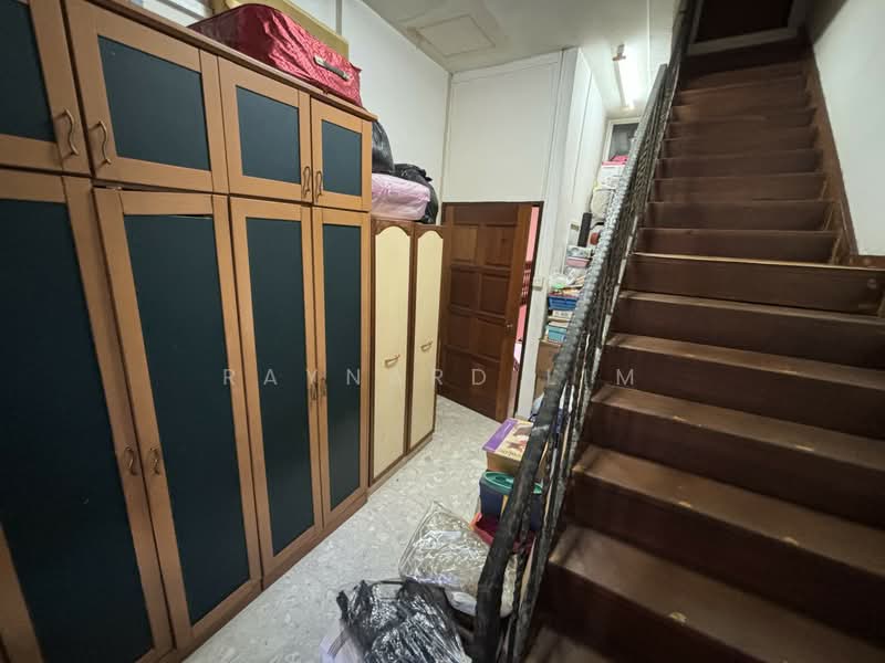 Hong San Walk, Hong San Walk, 6 Bedrooms, 3,743 sqft, Semi-Detached House For Sale, by Raynard Lim, 500155981 - Study room - PropertyGuru.com.sg