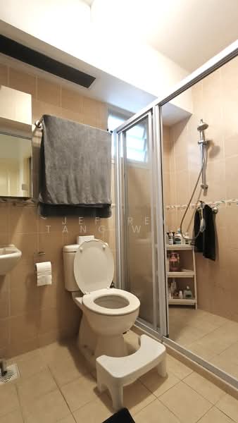 203A Punggol Field, 203A Punggol Field, 2 Bedrooms, 1,184 sqft, HDB Flat For Sale, by Jeffrey Tang W.L., 500155985 - Bathroom - PropertyGuru.com.sg