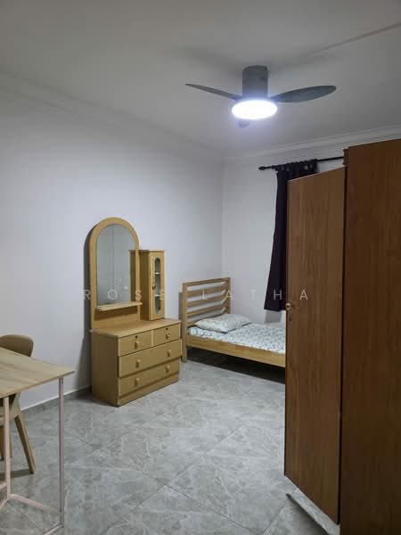 420 Bukit Batok West Avenue 2, 420 Bukit Batok West Avenue 2, 2 Bedrooms, 721 sqft, HDB Flat For Rent, by Rose Latha, 500155998 - Bedroom - PropertyGuru.com.sg