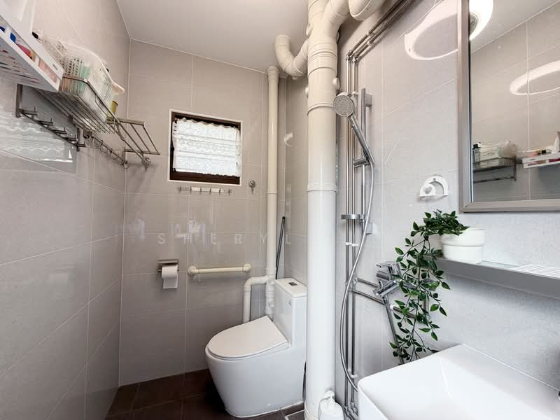 227 Pending Road, 227 Pending Road, 3 Bedrooms, 1,109 sqft, HDB Flat For Sale, by Sheryl Lim, 500155999 - Bathroom - PropertyGuru.com.sg