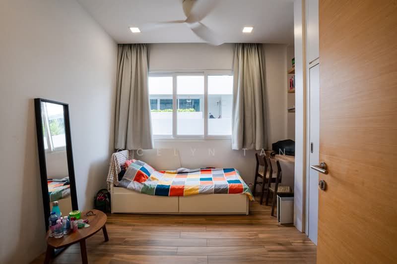 Freehold Semi-D at Kembangan ! Move-in condition !, Lengkong Satu / Lengkong Dua / Lengkong Lima, 4 Bedrooms, 3,500 sqft, Semi-Detached House For Sale, by Jocelyn Tan, 500156002 - Bedroom - PropertyGuru.com.sg