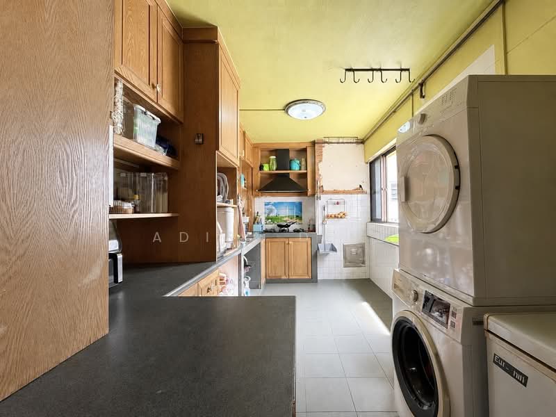 426 Bukit Batok West Avenue 2, 426 Bukit Batok West Avenue 2, 3 Bedrooms, 1,108 sqft, HDB Flat For Sale, by Adira Deng, 500156007 - Kitchen - PropertyGuru.com.sg