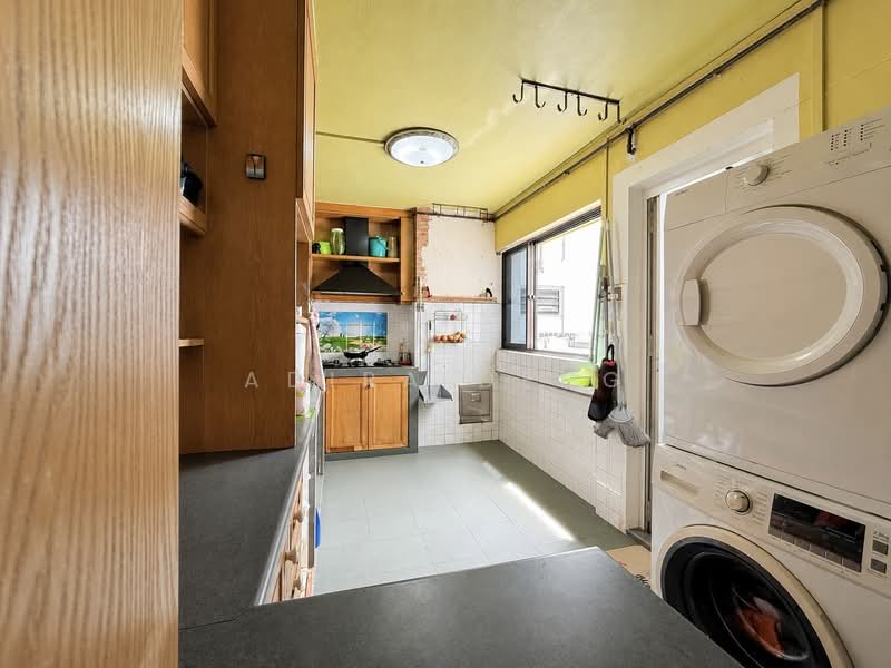 426 Bukit Batok West Avenue 2, 426 Bukit Batok West Avenue 2, 3 Bedrooms, 1,108 sqft, HDB Flat For Sale, by Adira Deng, 500156007 - Kitchen - PropertyGuru.com.sg