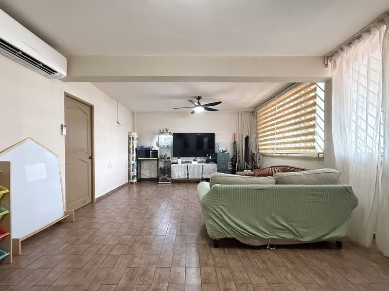 426 Bukit Batok West Avenue 2, 426 Bukit Batok West Avenue 2, 3 Bedrooms, 1,108 sqft, HDB Flat For Sale, by Adira Deng, 500156007 - Living Room - PropertyGuru.com.sg