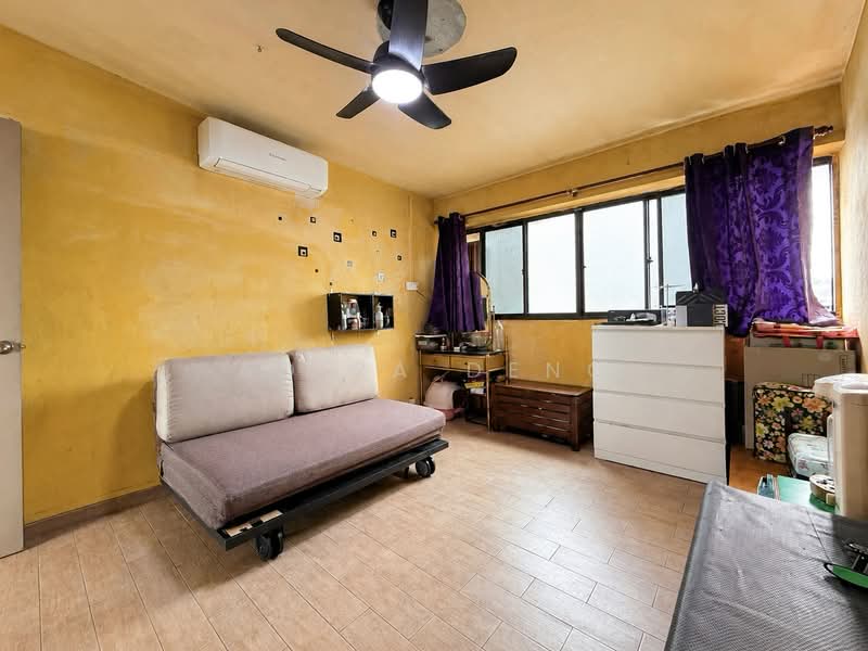 426 Bukit Batok West Avenue 2, 426 Bukit Batok West Avenue 2, 3 Bedrooms, 1,108 sqft, HDB Flat For Sale, by Adira Deng, 500156007 - Common Room 1 - PropertyGuru.com.sg