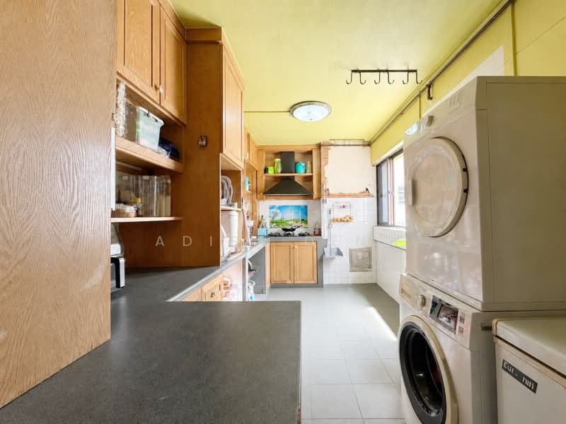 426 Bukit Batok West Avenue 2, 426 Bukit Batok West Avenue 2, 3 Bedrooms, 1,108 sqft, HDB Flat For Sale, by Adira Deng, 500156007 - Kitchen - PropertyGuru.com.sg