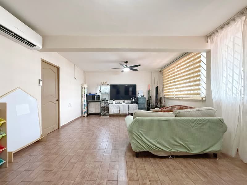 426 Bukit Batok West Avenue 2, 426 Bukit Batok West Avenue 2, 3 Bedrooms, 1,108 sqft, HDB Flat For Sale, by Adira Deng, 500156007 - Living Room - PropertyGuru.com.sg