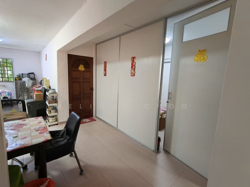 481 Jurong West Street 41, 481 Jurong West Street 41, 2 Bedrooms, 882 sqft, HDB Flat For Sale, by Melinda Choo, 500156018 - Half Living Room - PropertyGuru.com.sg