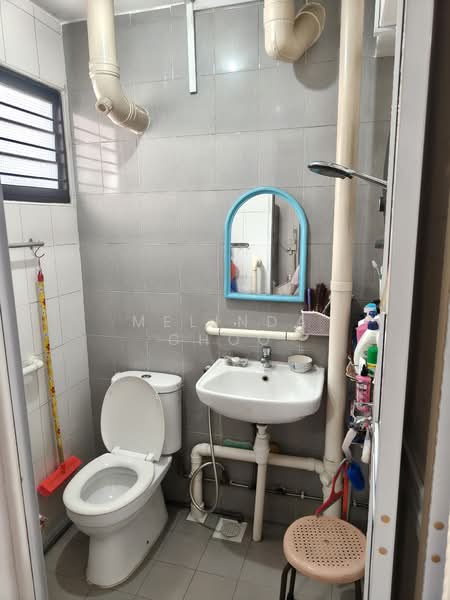 481 Jurong West Street 41, 481 Jurong West Street 41, 2 Bedrooms, 882 sqft, HDB Flat For Sale, by Melinda Choo, 500156018 - Master Bathroom - PropertyGuru.com.sg