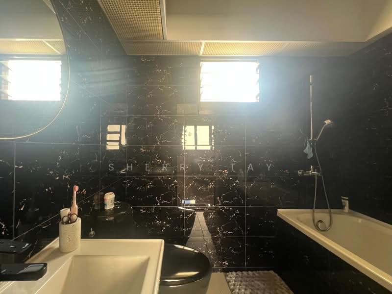 464A Bukit Batok West Avenue 8, 464A Bukit Batok West Avenue 8, 3 Bedrooms, 1,216 sqft, HDB Flat For Sale, by Sherry Tay, 500156022 - Bathroom - PropertyGuru.com.sg