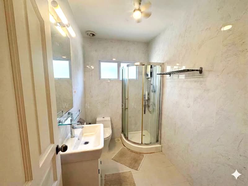Upper Changi Road East, Upper Changi Road East/Eastwood Drive/Bedok Ria Drive, 4 Bedrooms, 2,600 sqft, Semi-Detached House For Sale, by Winston Lim, 500156026 - Bathroom - PropertyGuru.com.sg