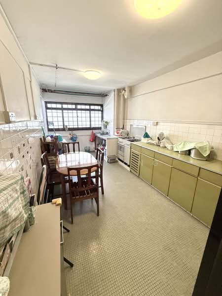 330 Ang Mo Kio Avenue 1, 330 Ang Mo Kio Avenue 1, 2 Bedrooms, 732 sqft, HDB Flat For Sale, by Sean Ong, 500156030 - Kitchen - PropertyGuru.com.sg