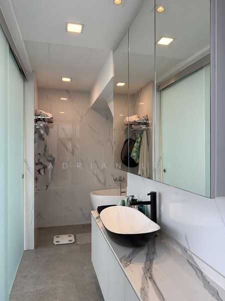 Strata, 1 Essex Road, 2 Bedrooms, 1,066 sqft, Apartment For Sale, by Adrian Lee, 500156053 - Bathroom - PropertyGuru.com.sg