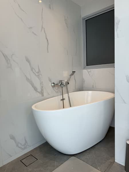 Strata, 1 Essex Road, 2 Bedrooms, 1,066 sqft, Apartment For Sale, by Adrian Lee, 500156053 - Bathroom - PropertyGuru.com.sg