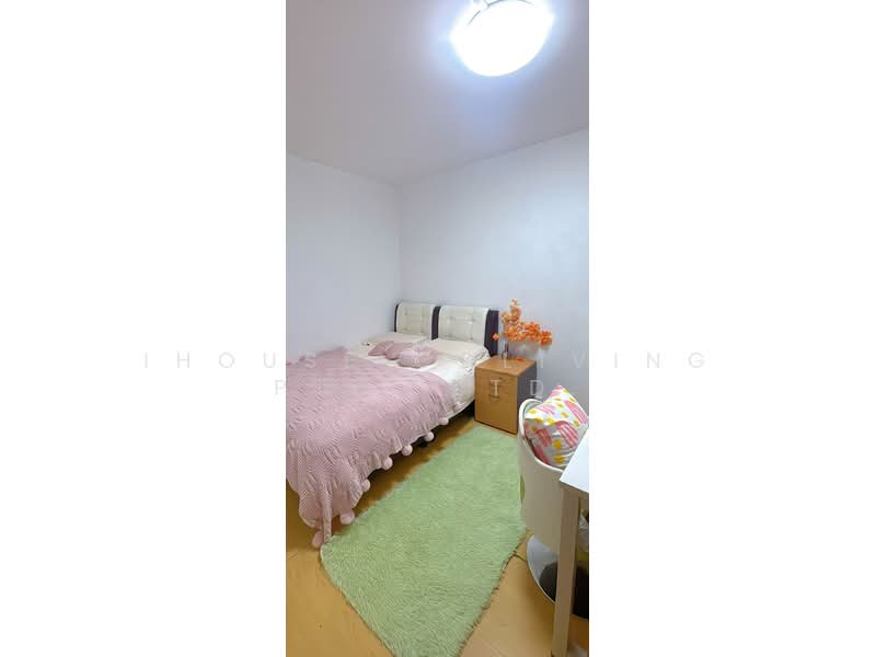 Orchard Towers, 1 Claymore Drive, Room Rental, 120 sqft, Apartment For Rent, by Hilda, 500156055 - Bedroom - PropertyGuru.com.sg