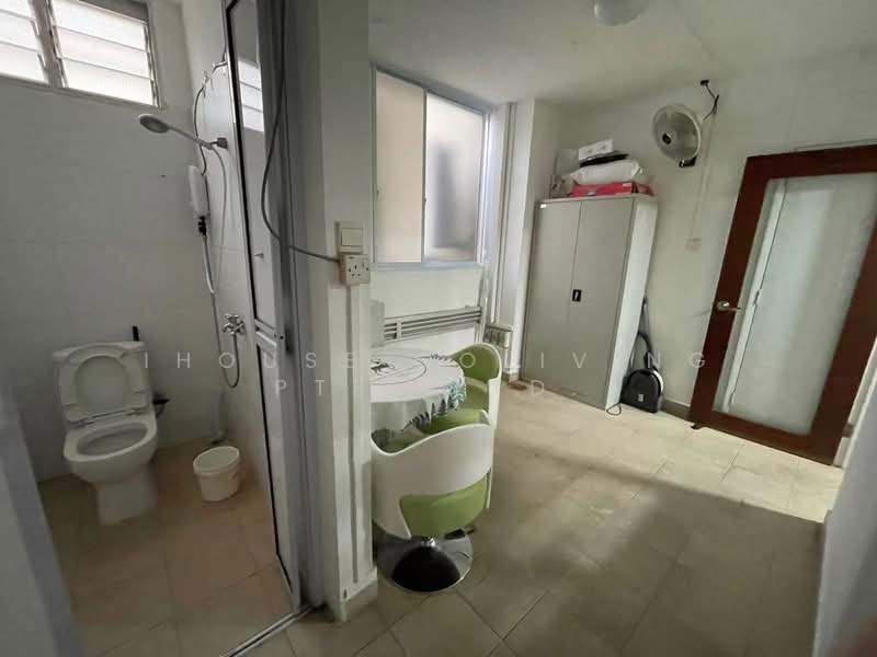 Orchard Towers, 1 Claymore Drive, Room Rental, 120 sqft, Apartment For Rent, by Hilda, 500156055 - Bathroom - PropertyGuru.com.sg