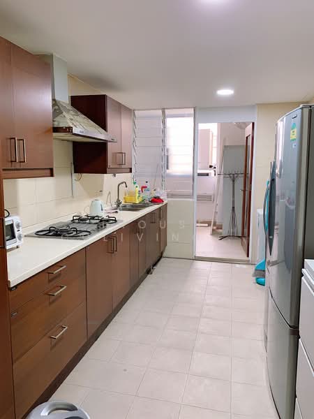 Orchard Towers, 1 Claymore Drive, Room Rental, 120 sqft, Apartment For Rent, by Hilda, 500156055 - Kitchen - PropertyGuru.com.sg