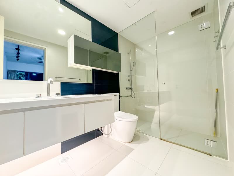 The Interlace, 180 Depot Road, 2 Bedrooms, 1,216 sqft, Condominium For Rent, by Jeremy Toh, 500156089 - Bathroom - PropertyGuru.com.sg