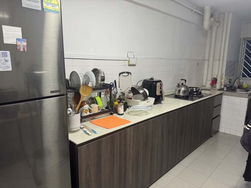 304 Jurong East Street 32, 304 Jurong East Street 32, 3 Bedrooms, 1,012 sqft, HDB Flat For Rent, by Sally Koh, 500156092 - Kitchen - PropertyGuru.com.sg