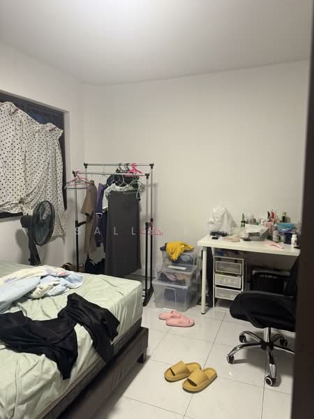 304 Jurong East Street 32, 304 Jurong East Street 32, 3 Bedrooms, 1,012 sqft, HDB Flat For Rent, by Sally Koh, 500156092 - Bedroom - PropertyGuru.com.sg