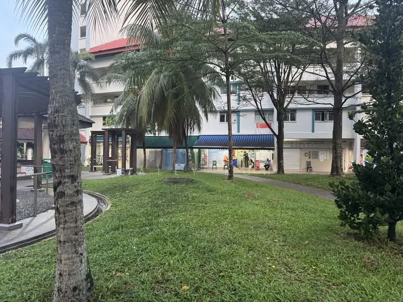 304 Jurong East Street 32, 304 Jurong East Street 32, 3 Bedrooms, 1,012 sqft, HDB Flat For Rent, by Sally Koh, 500156092 - Exterior - PropertyGuru.com.sg