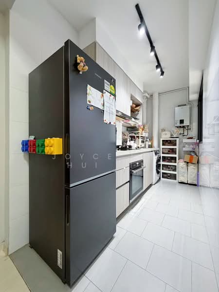 311A Clementi Avenue 4, 311A Clementi Avenue 4, 2 Bedrooms, 646 sqft, HDB Flat For Sale, by Joyce Lye Hui Xin, 500156159 - Kitchen - PropertyGuru.com.sg