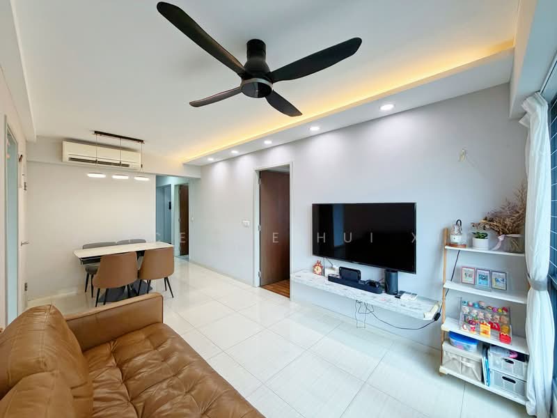 311A Clementi Avenue 4, 311A Clementi Avenue 4, 2 Bedrooms, 646 sqft, HDB Flat For Sale, by Joyce Lye Hui Xin, 500156159 - Living Room - PropertyGuru.com.sg