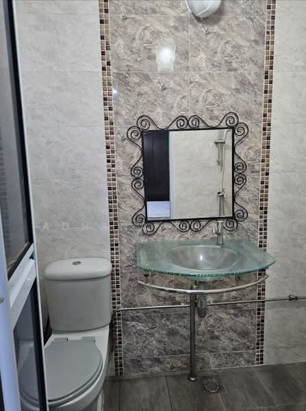 310 Bukit Batok Street 32, 310 Bukit Batok Street 32, Room Rental, 130 sqft, HDB Flat For Rent, by Adhana Kamis, 500156173 - Bathroom - PropertyGuru.com.sg