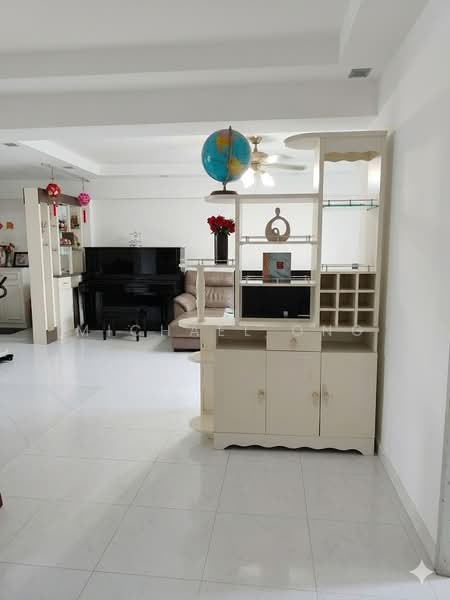 766 Choa Chu Kang North 5, 766 Choa Chu Kang North 5, 3 Bedrooms, 1,118 sqft, HDB Flat For Sale, by Michael Ong, 500156184 - Living Room - PropertyGuru.com.sg