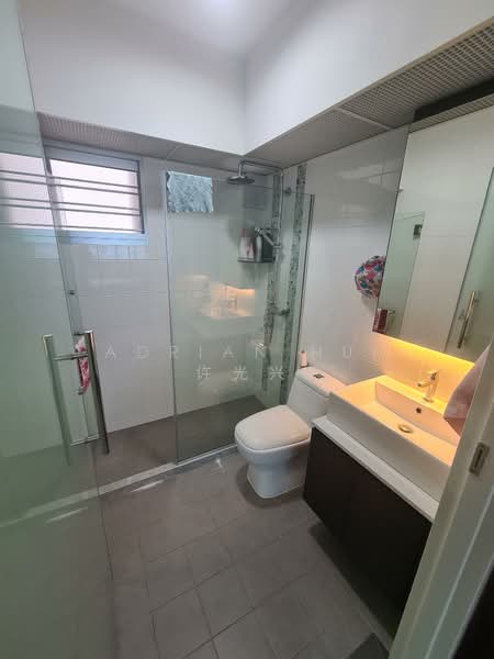 210C Punggol Place, 210C Punggol Place, 2 Bedrooms, 721 sqft, HDB Flat For Sale, by Adrian Hui 许光兴, 500156185 - Bathroom - PropertyGuru.com.sg