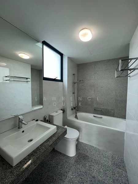 Blue Horizon, 29 West Coast Crescent, 2 Bedrooms, 934 sqft, Condominium For Rent, by Lawrence Quek, 500156191 - Bathroom - PropertyGuru.com.sg