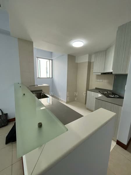 Blue Horizon, 29 West Coast Crescent, 2 Bedrooms, 934 sqft, Condominium For Rent, by Lawrence Quek, 500156191 - Kitchen - PropertyGuru.com.sg
