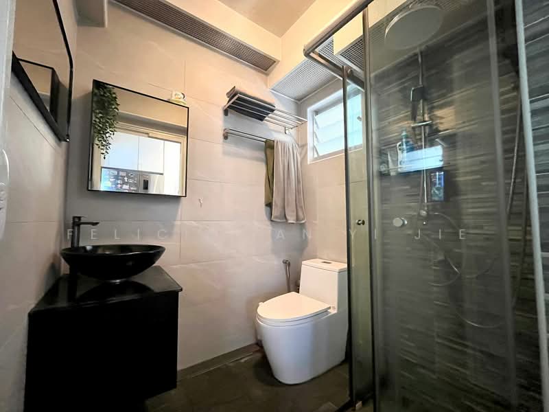 986B Buangkok Crescent, 986B Buangkok Crescent, 1 Bedroom, 506 sqft, HDB Flat For Sale, by Felicia Tan Yi Jie, 500156200 - Bathroom - PropertyGuru.com.sg
