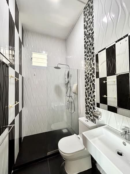 287C Jurong East Street 21, 287C Jurong East Street 21, 4 Bedrooms, 1,507 sqft, HDB Flat For Sale, by Kum Soon, 500156209 - Bathroom - PropertyGuru.com.sg