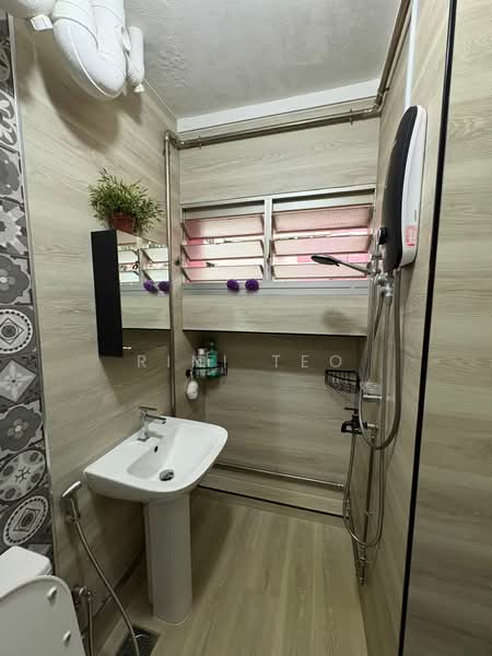 748 Pasir Ris Street 71, 748 Pasir Ris Street 71, Room Rental, 130 sqft, HDB Flat For Rent, by Rini Teo, 500156217 - Bathroom - PropertyGuru.com.sg