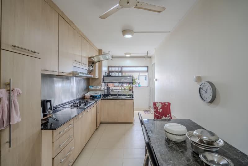 540 Bukit Batok Street 52, 540 Bukit Batok Street 52, 3 Bedrooms, 1,108 sqft, HDB Flat For Sale, by Zack Chong, 500156250 - Kitchen - PropertyGuru.com.sg