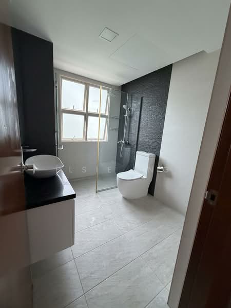 Horizon Gardens, Ang Mo Kio Avenue 2, 5 Bedrooms, 2,992 sqft, Cluster House For Rent, by Elsie Ong, 500156253 - Master Bathroom - PropertyGuru.com.sg