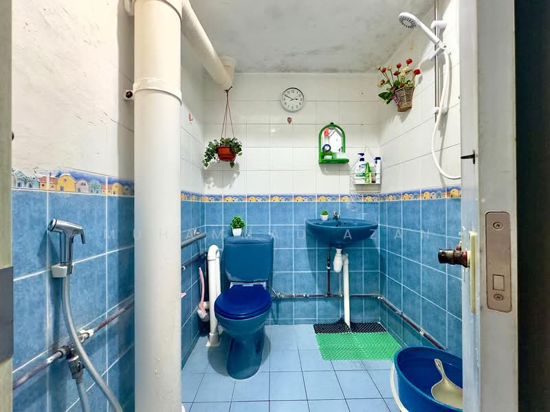 306 Ang Mo Kio Avenue 1, 306 Ang Mo Kio Avenue 1, 4 Bedrooms, 1,324 sqft, HDB Flat For Sale, by Muhammad Azan, 500156273 - Bathroom - PropertyGuru.com.sg