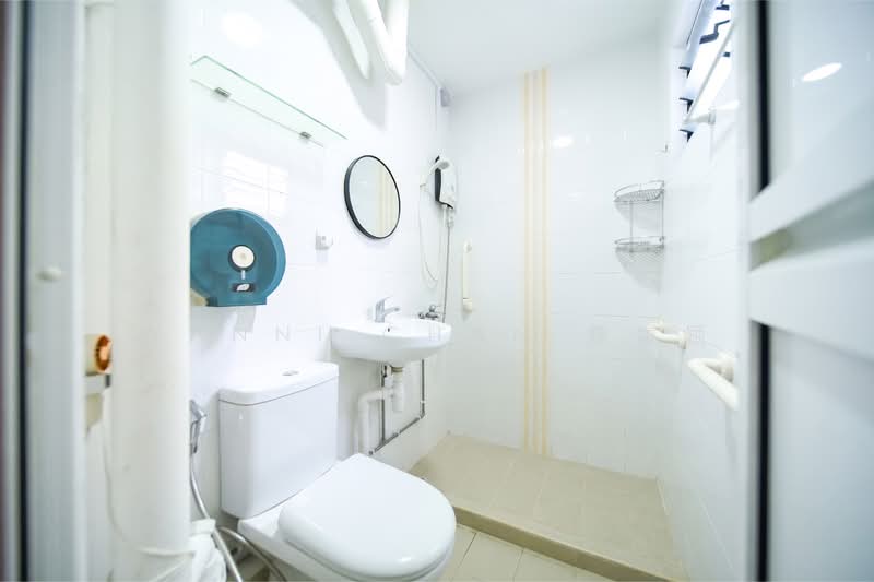 339 Ubi Avenue 1, 339 Ubi Avenue 1, 3 Bedrooms, 969 sqft, HDB Flat For Sale, by Wanni Chan 陈寀颖, 500156317 - Bathroom - PropertyGuru.com.sg