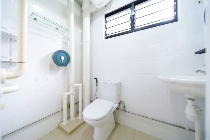 339 Ubi Avenue 1, 339 Ubi Avenue 1, 3 Bedrooms, 969 sqft, HDB Flat For Sale, by Wanni Chan 陈寀颖, 500156317 - Bathroom - PropertyGuru.com.sg