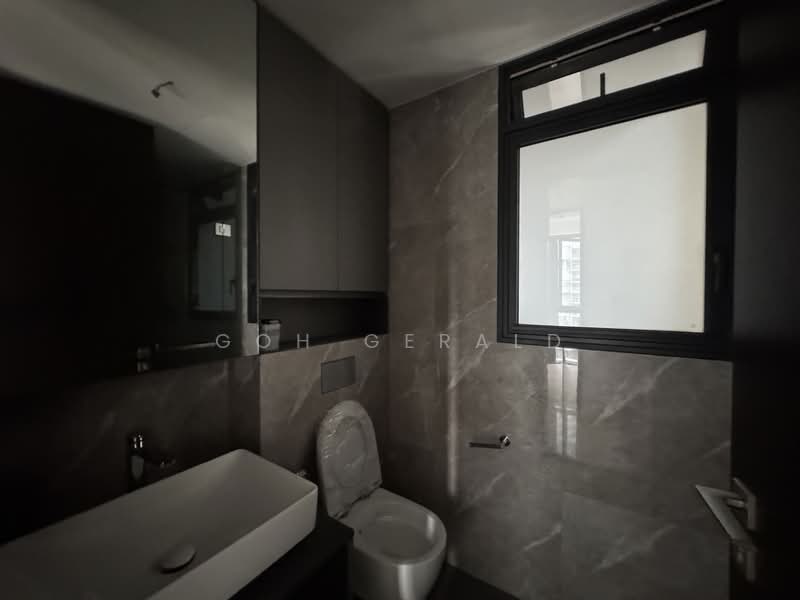 Irwell Hill Residences, 2 Irwell Hill, 2 Bedrooms, 678 sqft, Condominium For Rent, by Goh Gerald, 500156321 - Bathroom - PropertyGuru.com.sg