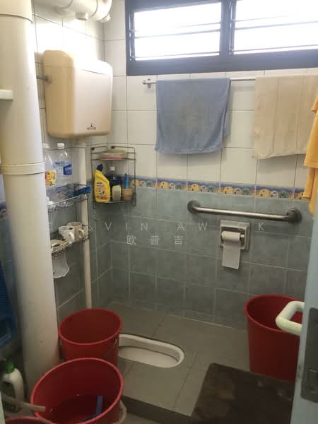 208 Ang Mo Kio Avenue 1, 208 Ang Mo Kio Avenue 1, 2 Bedrooms, 785 sqft, HDB Flat For Rent, by Calvin Aw CK 欧晋吉, 500156324 - Bathroom - PropertyGuru.com.sg