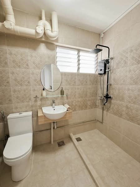 114 Tampines Street 11, 114 Tampines Street 11, 3 Bedrooms, 1,432 sqft, HDB Flat For Sale, by Eugene Lee, 500156335 - Bathroom - PropertyGuru.com.sg