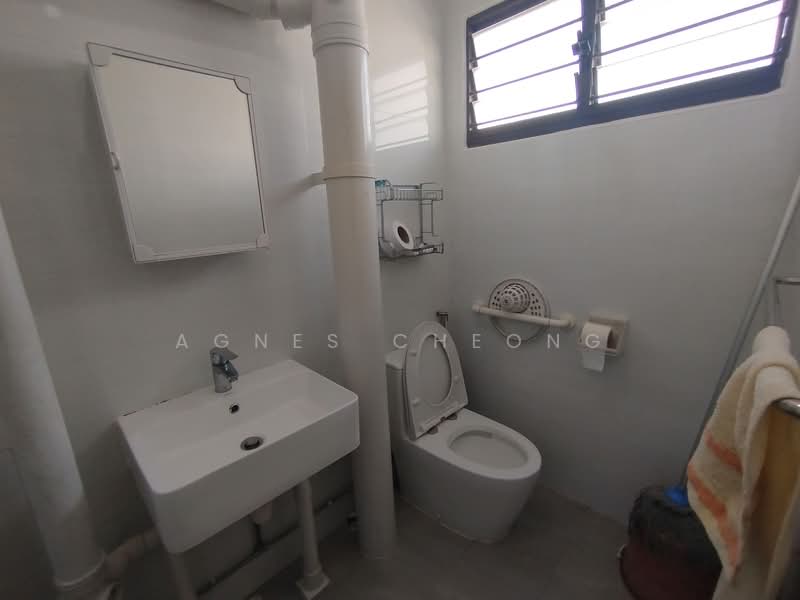 321 Yishun Central, 321 Yishun Central, 3 Bedrooms, 1,133 sqft, HDB Flat For Rent, by Agnes Cheong, 500156340 - Bathroom - PropertyGuru.com.sg