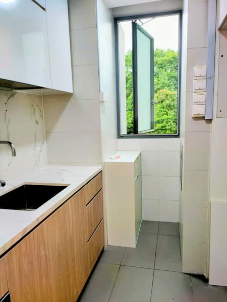 Skies Miltonia, 21 Miltonia Close, 2 Bedrooms, 743 sqft, Condominium For Sale, by James Yeo, 500156357 - Kitchen - PropertyGuru.com.sg