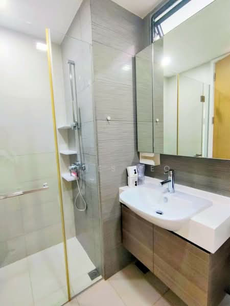 Skies Miltonia, 21 Miltonia Close, 2 Bedrooms, 743 sqft, Condominium For Sale, by James Yeo, 500156357 - Bathroom - PropertyGuru.com.sg