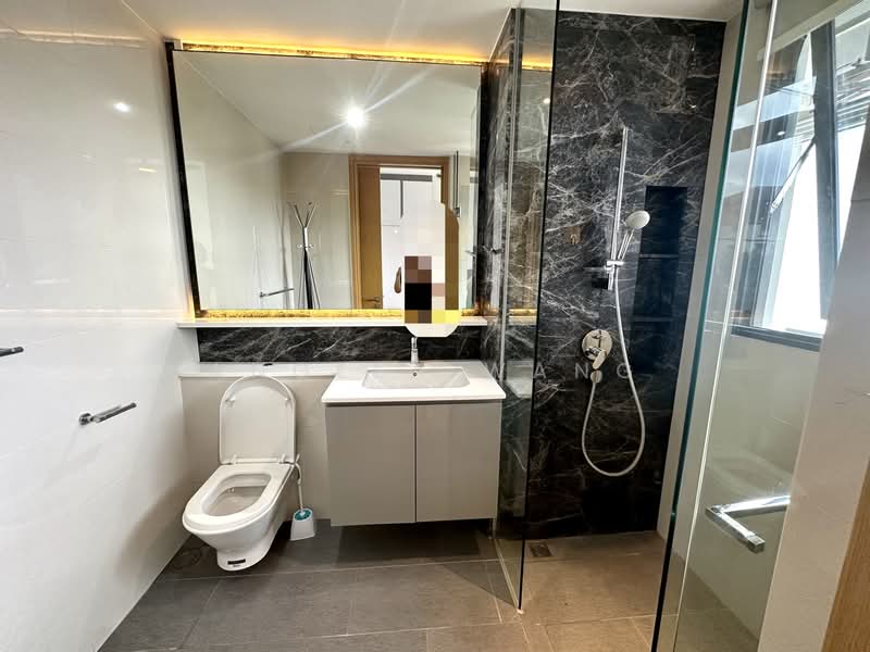 Bartley Ridge, 34 Mount Vernon Road, 2 Bedrooms, 732 sqft, Condominium For Sale, by Angela Wang, 500156366 - Master Bathroom - PropertyGuru.com.sg